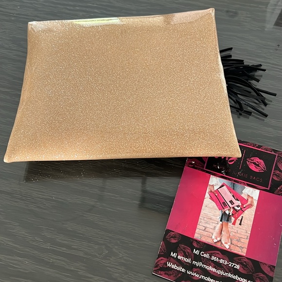 NEW Makeup Junkie gold glitter bag - Picture 3 of 3